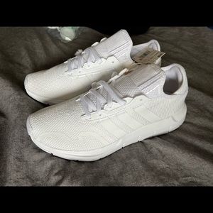 Adidas Men’s swift run x white shoes